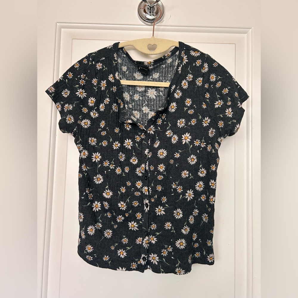 art class Black Daisy-Print Button Down Top KIDS XL/Women's Small